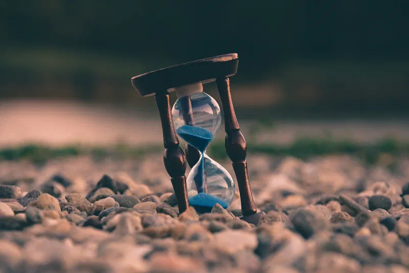 Hourglass to represent daylight saving time
